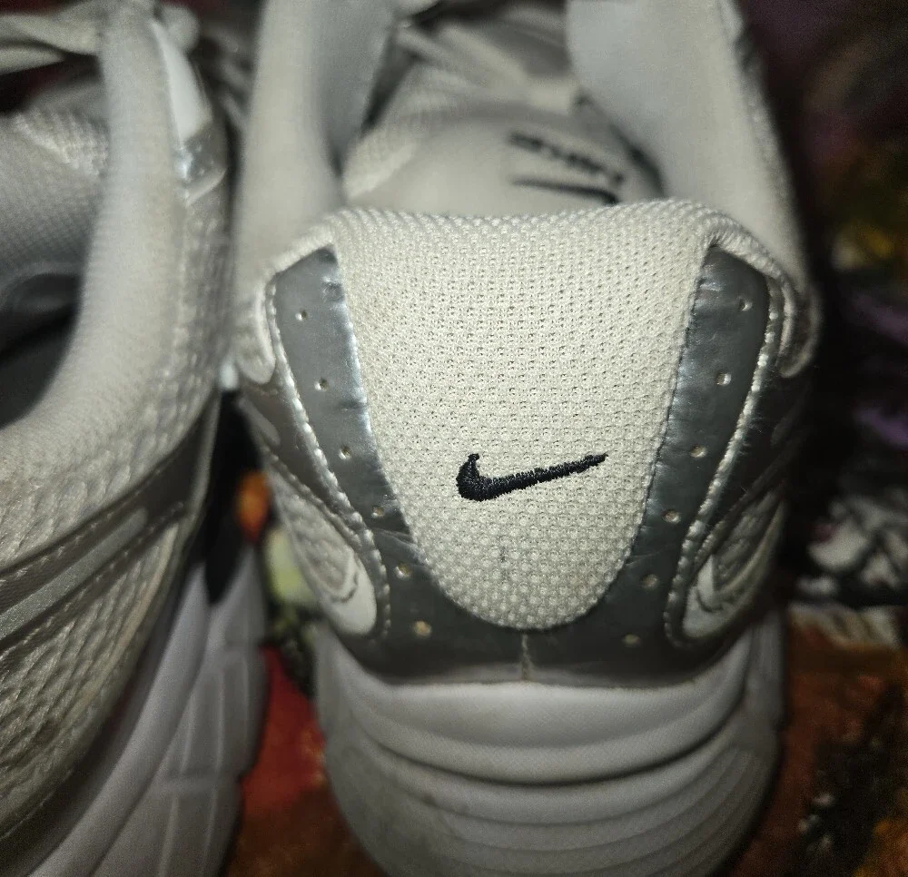 Nike White Silver Black Running Sneakers - Picture 8 of 10